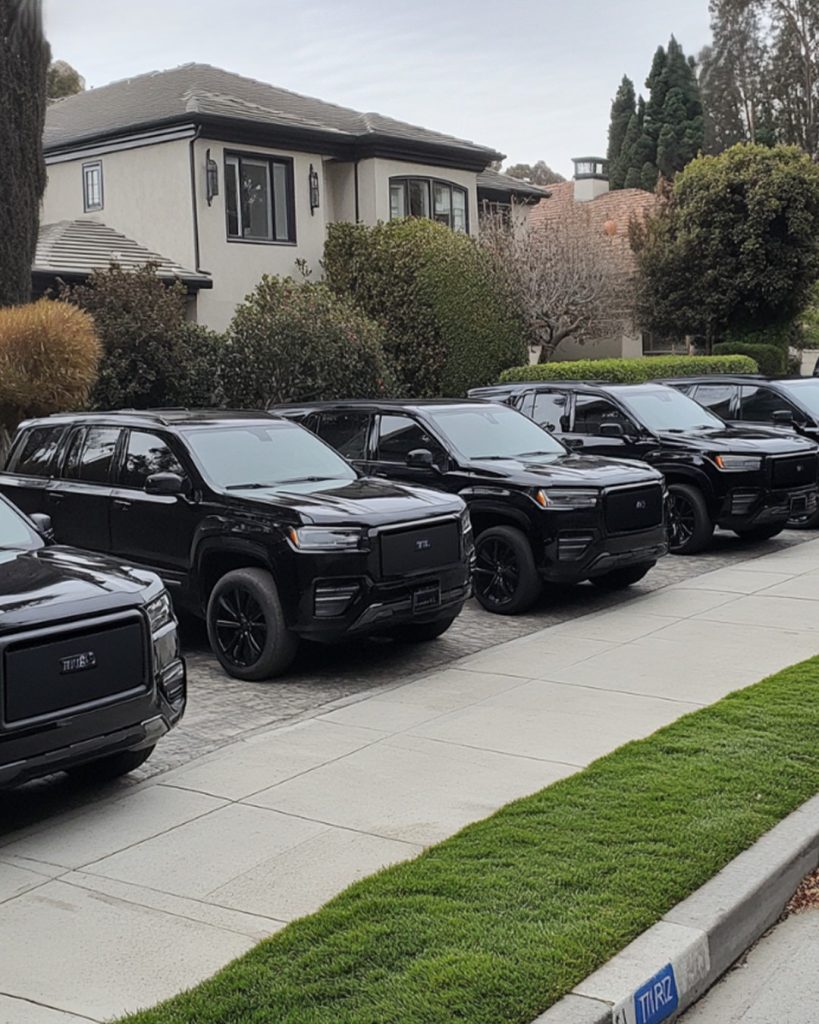 MY SON HELPED A BLIND OLD MAN PAY FOR HIS GROCERIES—TODAY, A CONVOY OF BLACK SUVS PULLED UP TO OUR HOUSE.