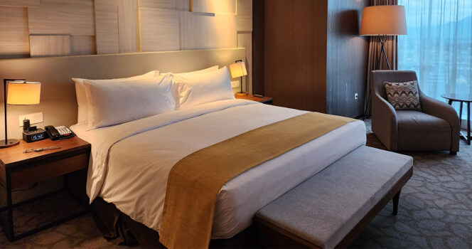 The reasons why hotel beds always have blankets on them