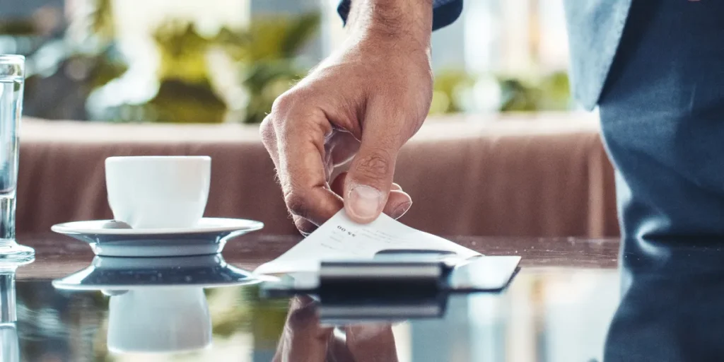 My Date Insisted on Paying the Bill – I Wish I Hadn’t Let Him