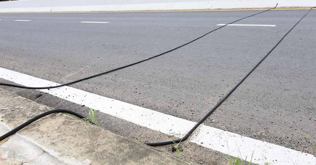 Spotted Black Cables on the Road? Here’s What They Actually Do (And What You Should Never Do)